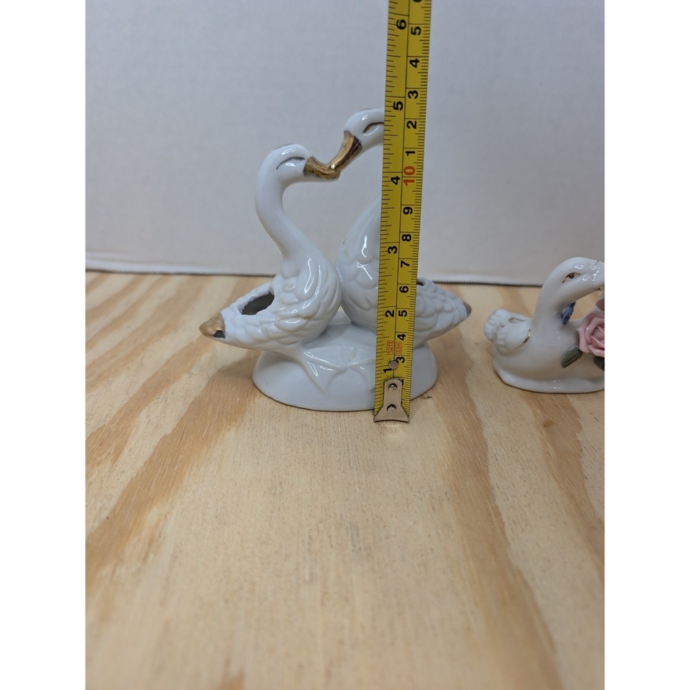 Vintage Porcelain Swan Figurines‎ Gold Trim Pink Rose Bow Pair White Birds Decor - Picture 2 of 11